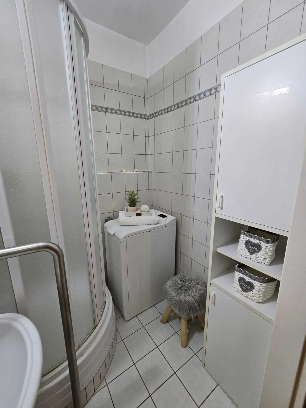 23-bathroom 23-bathroom